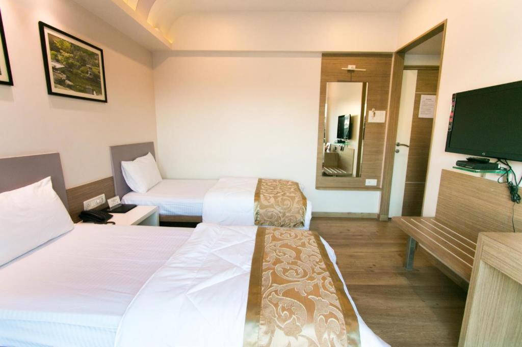 Seasons Hotel Mira-Bhayandar Exterior photo