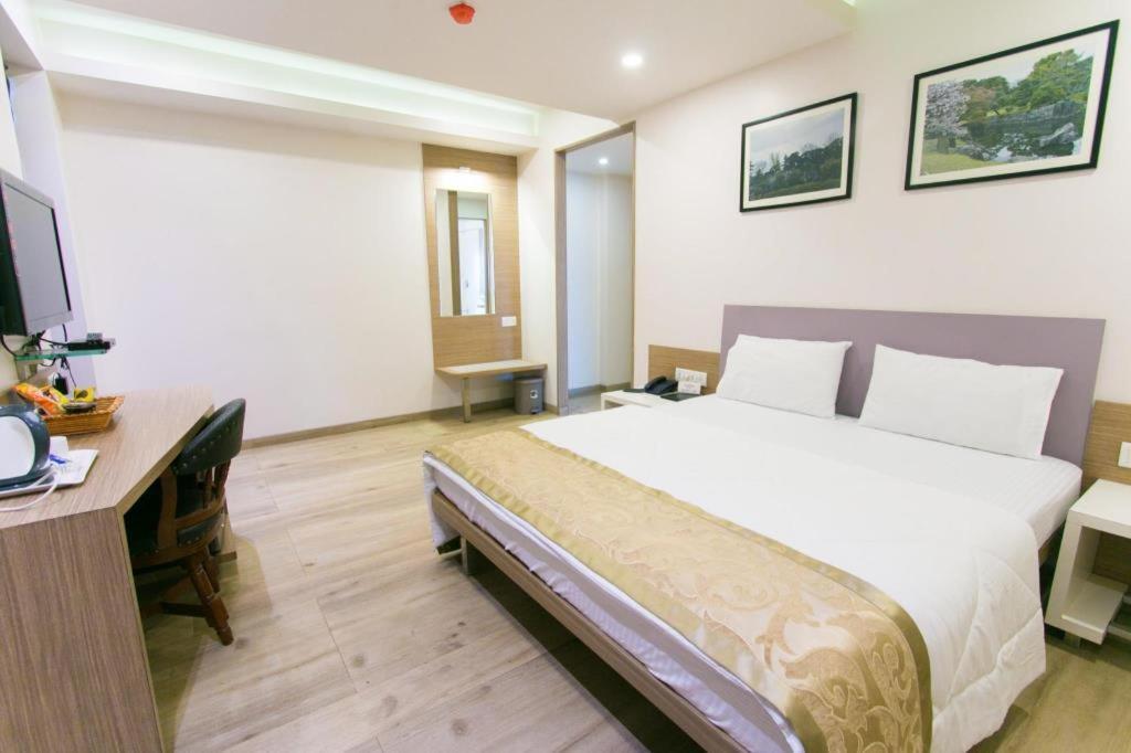 Seasons Hotel Mira-Bhayandar Exterior photo